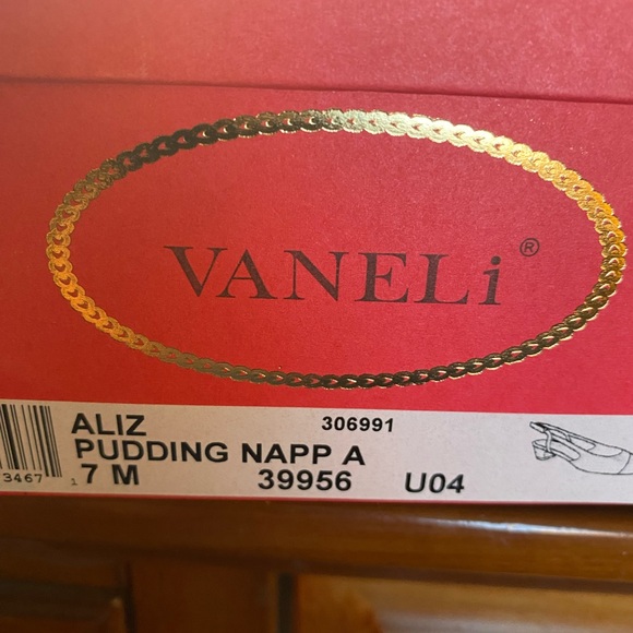 Vaneli Aliz Two-Tone Tan and Black Slingback Heels Size 7 - Picture 15 of 15